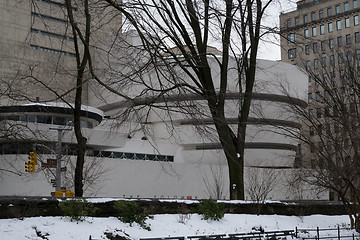 Image showing Gugenheim museum from central park