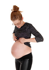 Image showing Pregnant woman showing bally.