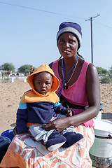 Image showing small namibian child with mother