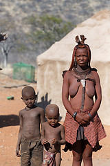 Image showing Himba woman with childs in the village