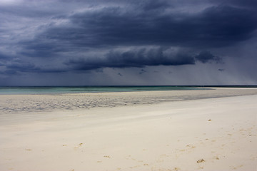 Image showing cloud and sea