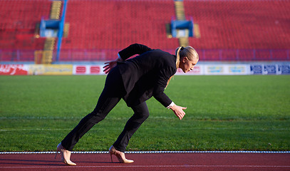 Image showing business woman ready to sprint