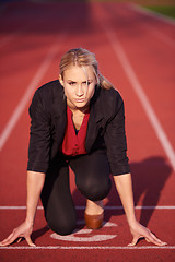 Image showing business woman ready to sprint