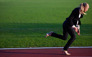 Image showing business woman ready to sprint