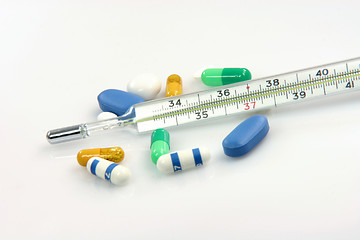 Image showing capsules and thermometer