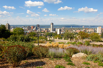 Image showing City on the lake and park.