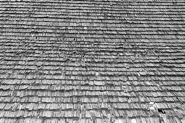 Image showing damaged traditional shingle roof