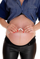 Image showing Pregnant woman break\'s a cigarette.