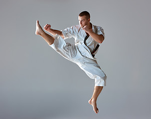 Image showing Man in white kimono training karate