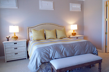 Image showing bedroom with queen bed