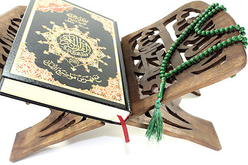 Image showing stand with Quran and green rosary