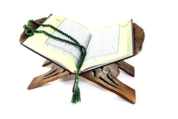 Image showing stand with an opened Quran and rosary