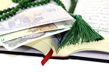 Image showing whipped Quran with Egyptian currency