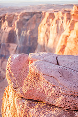 Image showing rock formations along the ledge of horseshoue bend in arizona