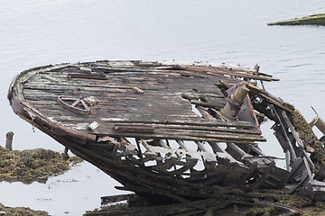 Image showing skeleton of an ancient ship after crash