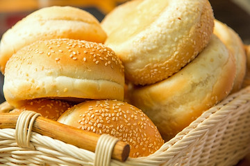 Image showing Some bread with seeds in the basket
