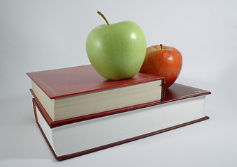 Image showing two apples and two books