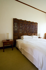 Image showing Queen sized bed in a hotel room

