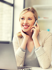 Image showing businesswoman with cell phone