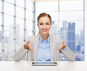 Image showing smiling businesswoman with tablet pc 