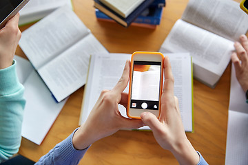 Image showing students with smartphones making cheat sheets