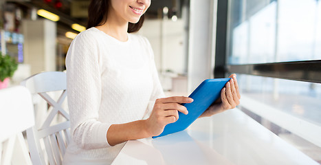 Image showing close up of woman with tablet pc at cafe