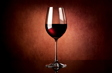 Image showing Red wine in glass