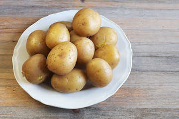 Image showing boiled potatoes in their skins on a plate