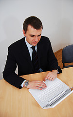 Image showing man woirking on white laptop