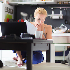 Image showing Female freelancer working from home.