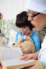 Image showing family doctor makes the child inhalation