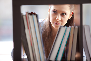 Image showing student studying in the library