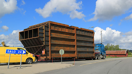 Image showing Exceptional Load Led by Pilot Car in a Roundabout