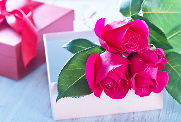 Image showing box for present and red roses 