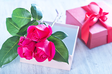 Image showing box for present and red roses 