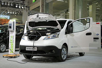 Image showing Nissan Electric Van e-nv200 Charging Battery 