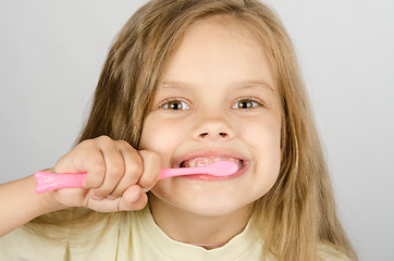 Image showing Six year old girl brushing her teeth