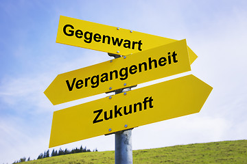 Image showing Gegenwart, Vergangenheit, Zukunft arrow signs 