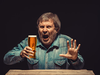 Image showing The enchanted and emotional fan with glass of beer