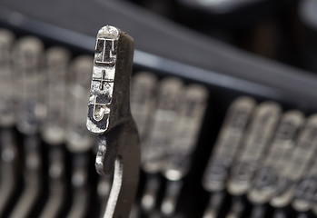 Image showing T hammer - old manual typewriter