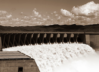 Image showing Gariep Dam overflow