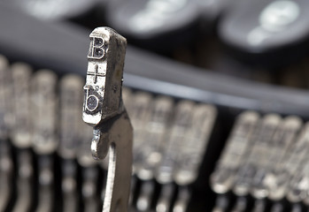 Image showing B hammer - old manual typewriter