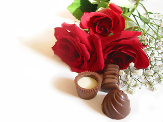 Image showing Rose bouquet with chocolates