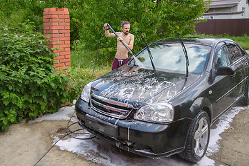 Image showing Washing car