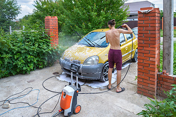 Image showing Washing car