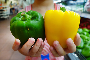 Image showing Green and red bell peppers 