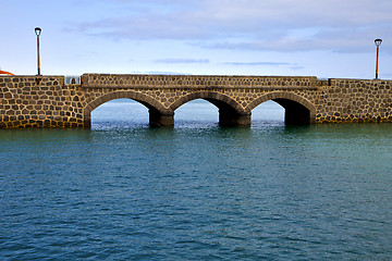 Image showing atlantic ocean lanzarote  bridge  street lamp 