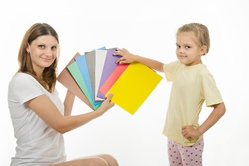 Image showing Mom teaches a child the correct color perception