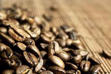 Image showing Scattered fresh coffee beans.