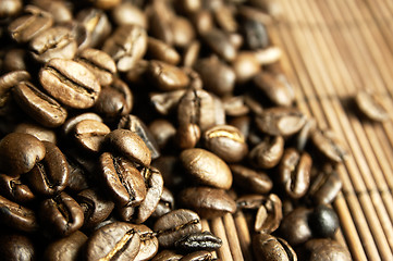 Image showing Scattered fresh coffee beans.